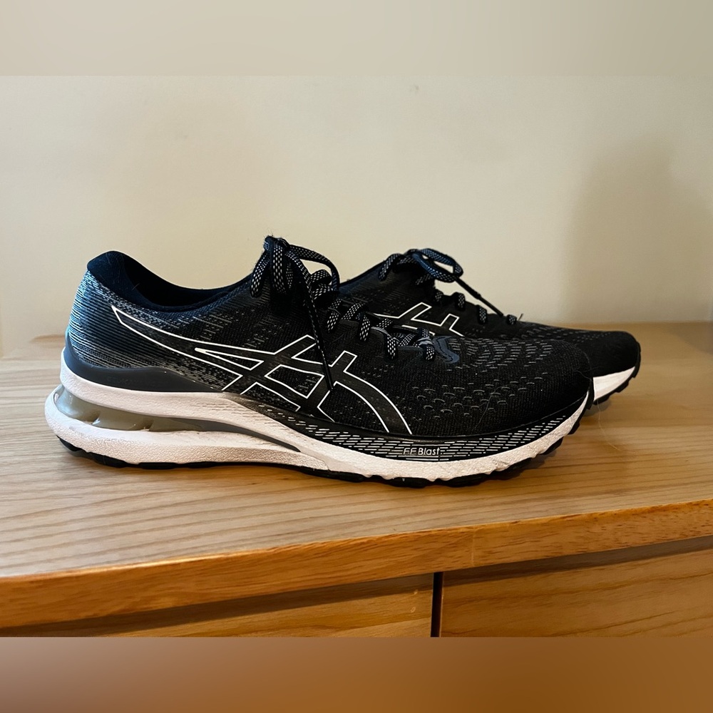 ASICS Women’s 9.5 NARROW GlideRide Running Shoes